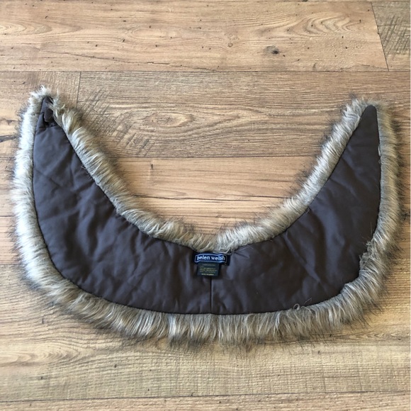 🎃3/$12🎃 Helen Welsh Faux Fur Stole - Picture 6 of 6
